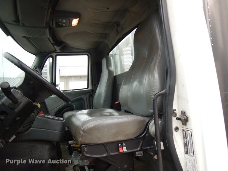 image for item JS9453 2004 International 8600  flatbed truck