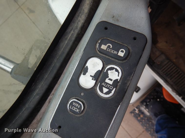 image for item JS9453 2004 International 8600  flatbed truck