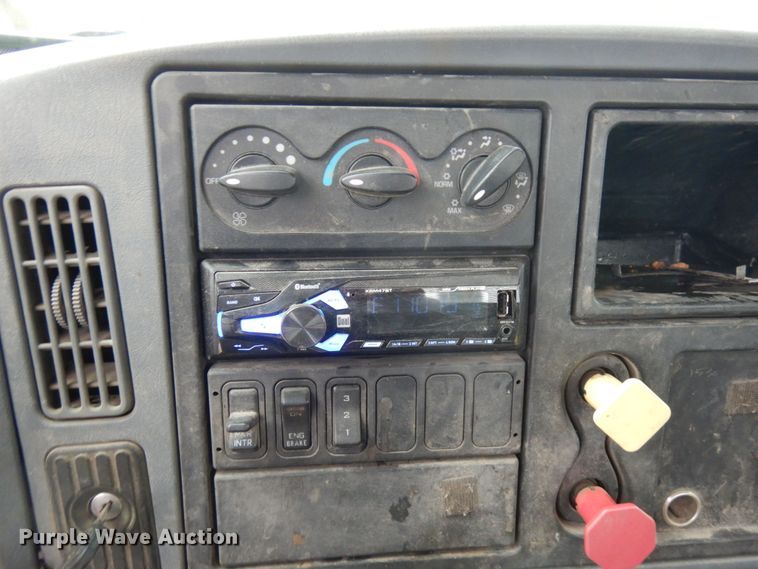 image for item JS9453 2004 International 8600  flatbed truck