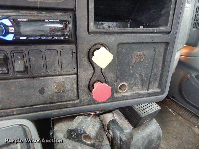 image for item JS9453 2004 International 8600  flatbed truck