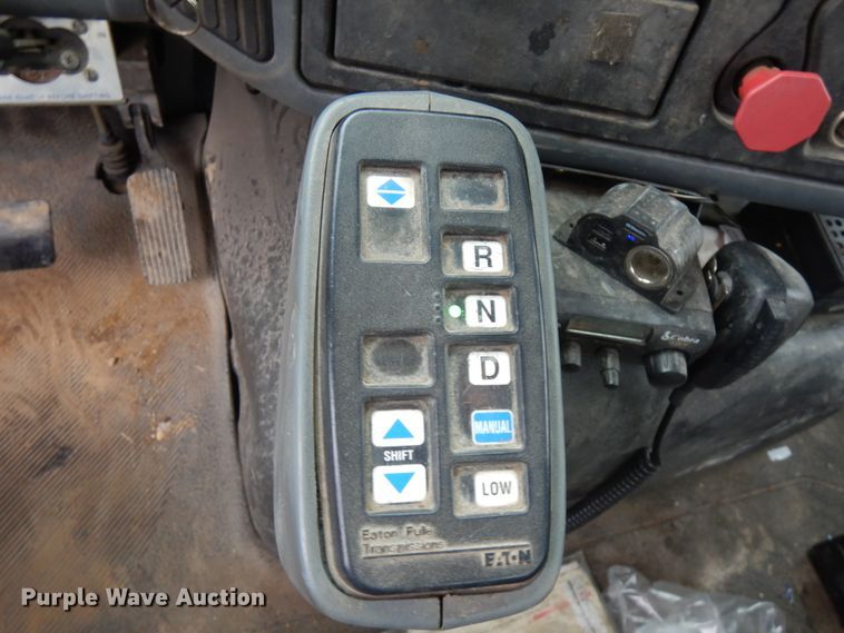 image for item JS9453 2004 International 8600  flatbed truck