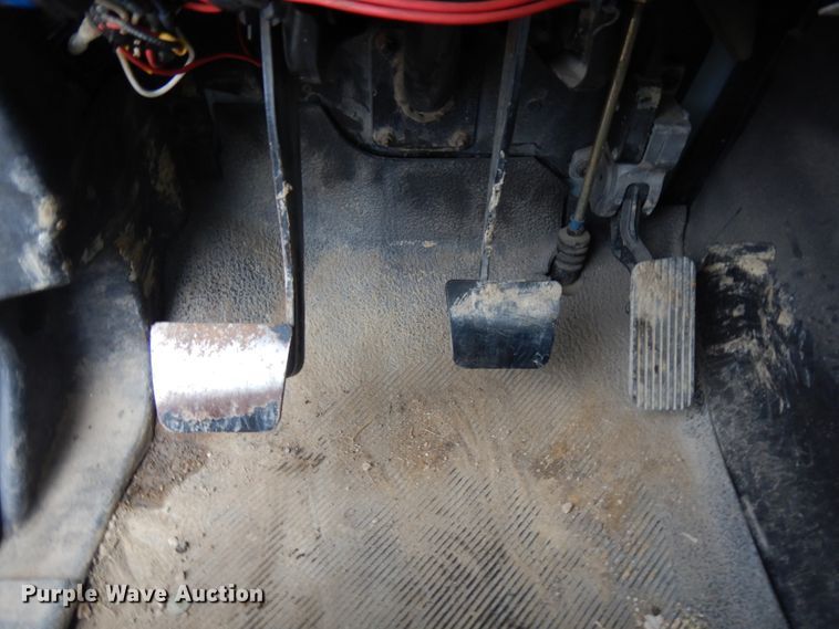 image for item JS9453 2004 International 8600  flatbed truck