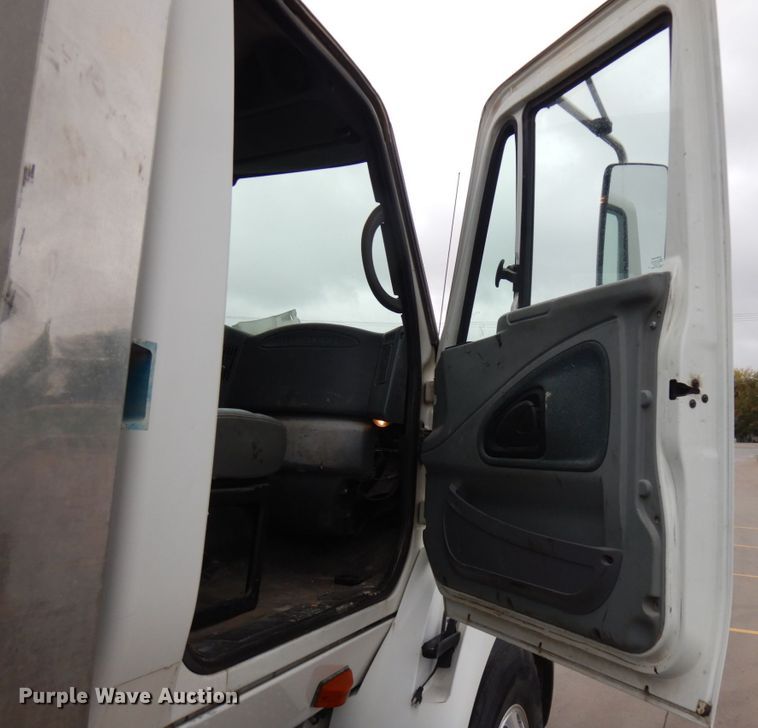 image for item JS9453 2004 International 8600  flatbed truck