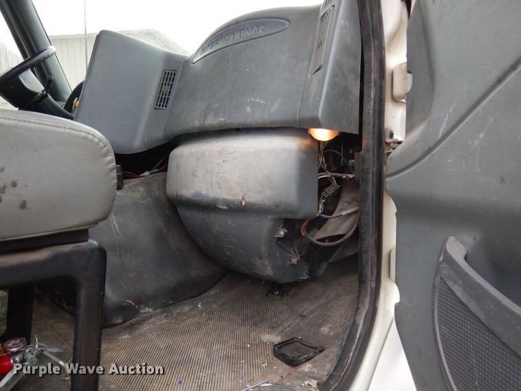 image for item JS9453 2004 International 8600  flatbed truck