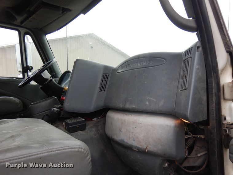 image for item JS9453 2004 International 8600  flatbed truck