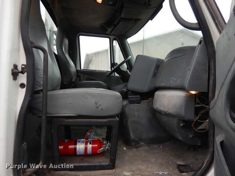 image for item JS9453 2004 International 8600  flatbed truck