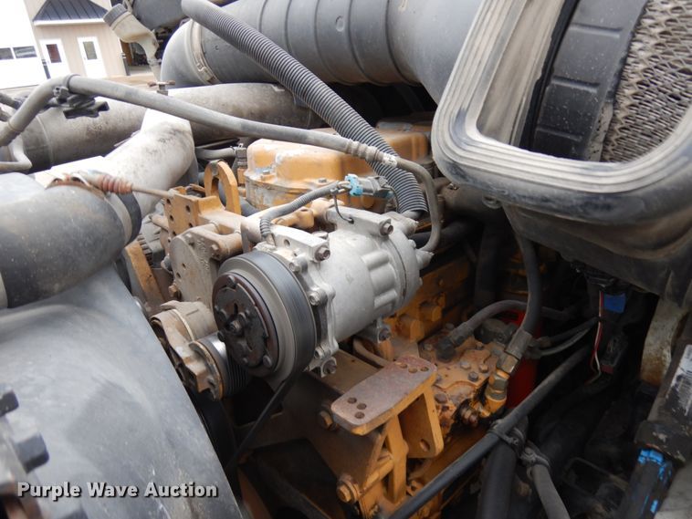 image for item JS9453 2004 International 8600  flatbed truck