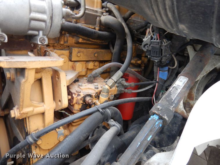 image for item JS9453 2004 International 8600  flatbed truck