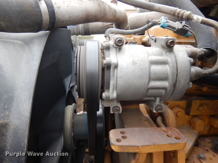 image for item JS9453 2004 International 8600  flatbed truck