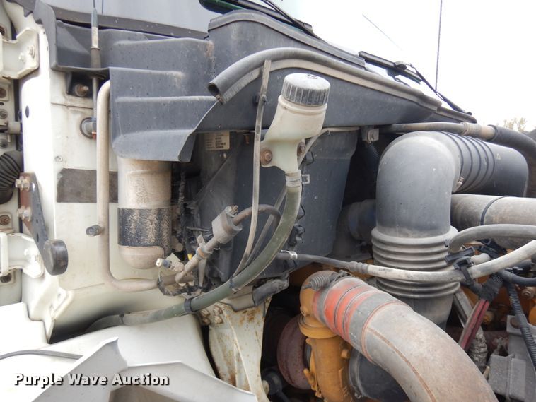 image for item JS9453 2004 International 8600  flatbed truck