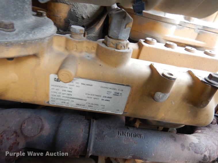 image for item JS9453 2004 International 8600  flatbed truck