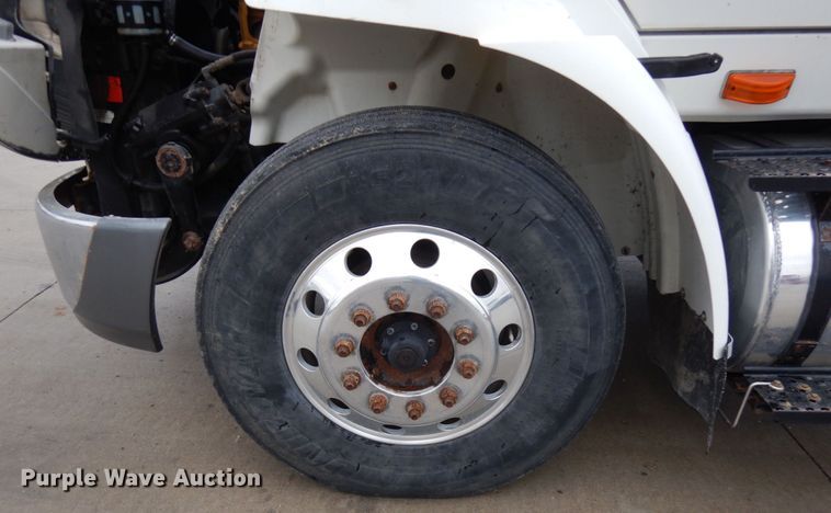 image for item JS9453 2004 International 8600  flatbed truck