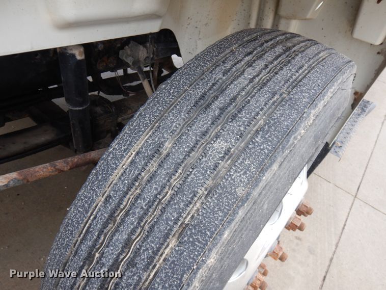 image for item JS9453 2004 International 8600  flatbed truck