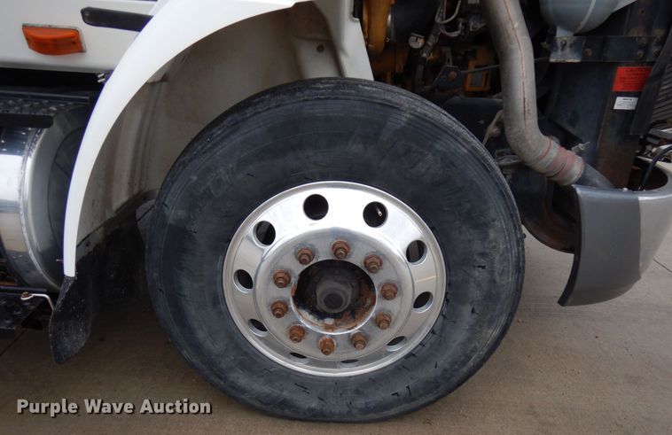 image for item JS9453 2004 International 8600  flatbed truck