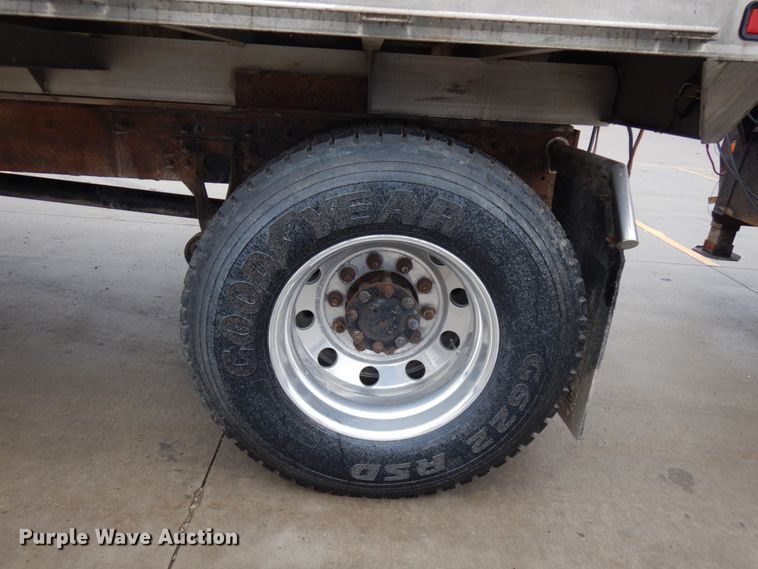 image for item JS9453 2004 International 8600  flatbed truck