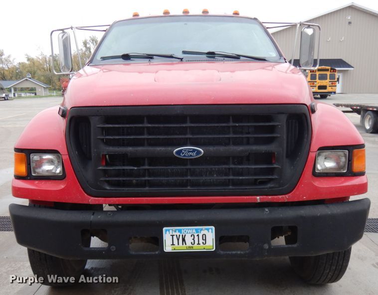 image for item JS9455 2002 Ford F650 Super Duty  truck cab and chassis