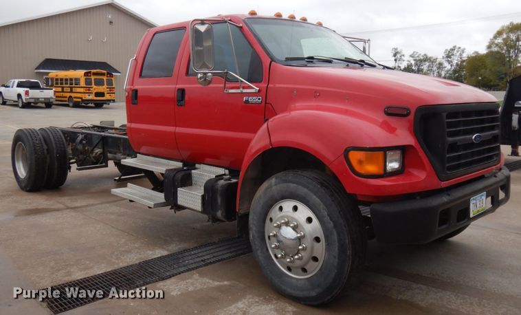 image for item JS9455 2002 Ford F650 Super Duty  truck cab and chassis