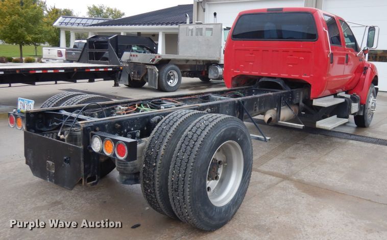 image for item JS9455 2002 Ford F650 Super Duty  truck cab and chassis