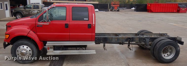image for item JS9455 2002 Ford F650 Super Duty  truck cab and chassis