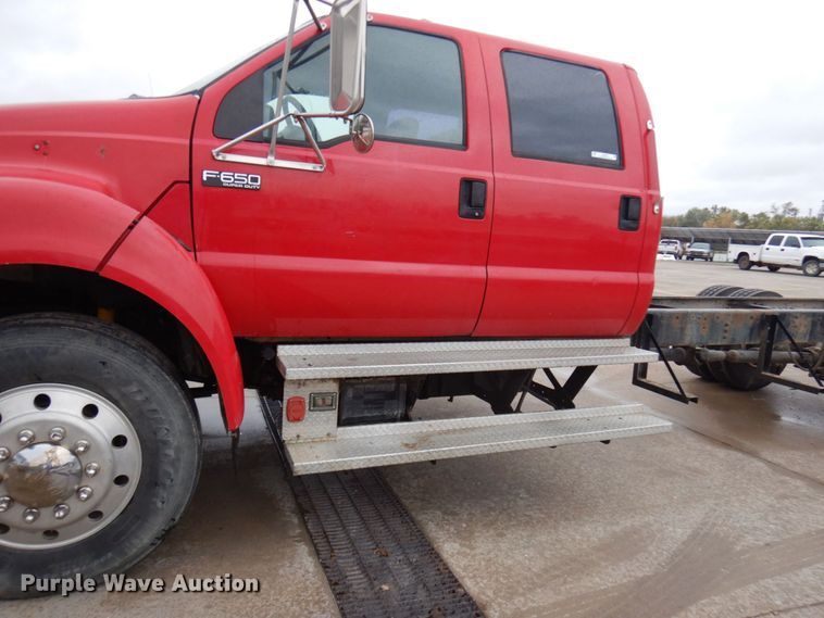 image for item JS9455 2002 Ford F650 Super Duty  truck cab and chassis