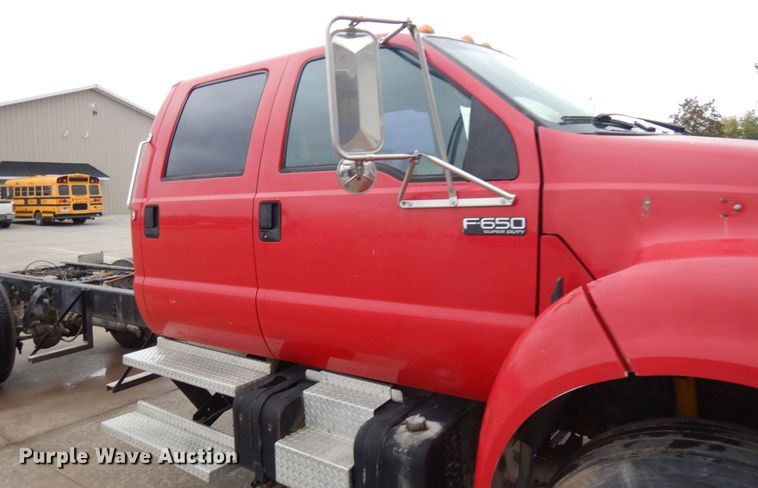 image for item JS9455 2002 Ford F650 Super Duty  truck cab and chassis