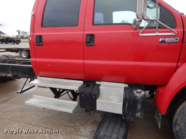 image for item JS9455 2002 Ford F650 Super Duty  truck cab and chassis