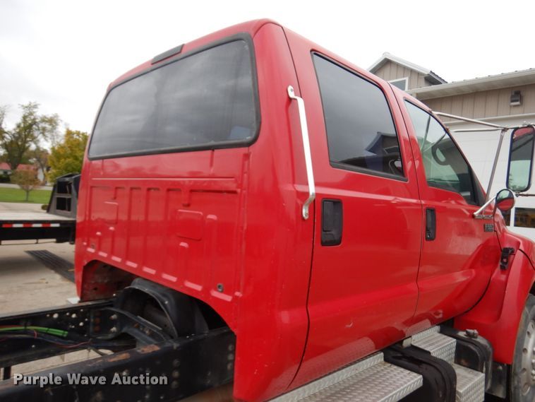 image for item JS9455 2002 Ford F650 Super Duty  truck cab and chassis