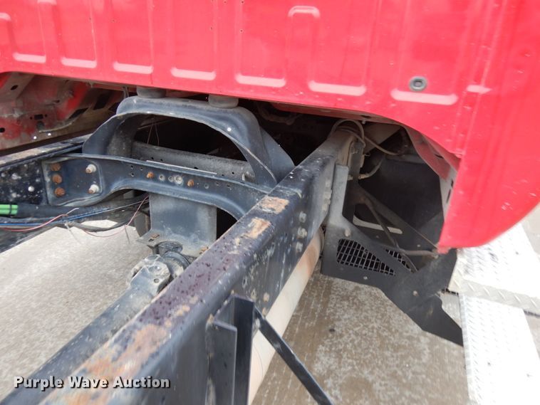 image for item JS9455 2002 Ford F650 Super Duty  truck cab and chassis