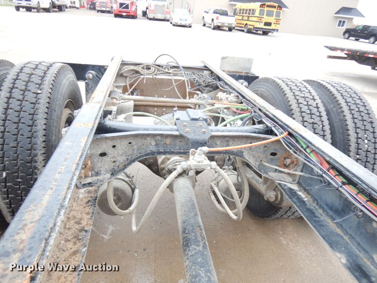 image for item JS9455 2002 Ford F650 Super Duty  truck cab and chassis