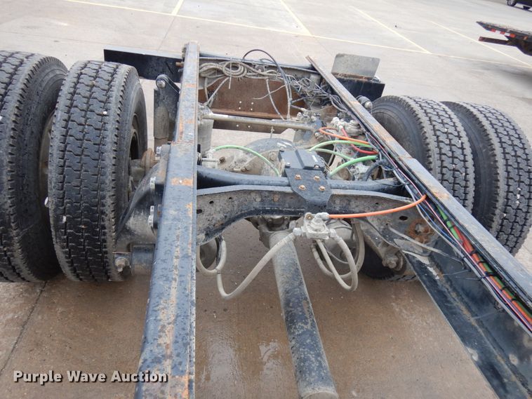 image for item JS9455 2002 Ford F650 Super Duty  truck cab and chassis