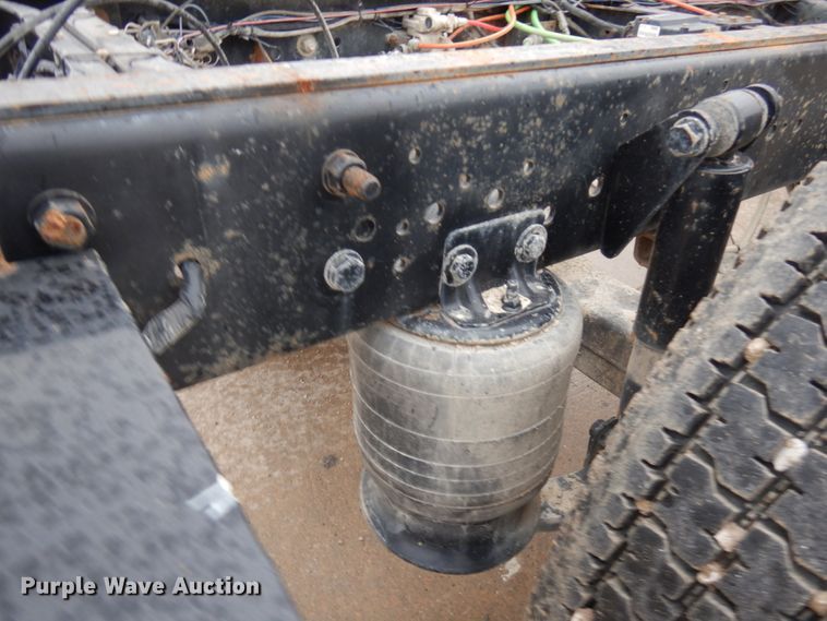 image for item JS9455 2002 Ford F650 Super Duty  truck cab and chassis