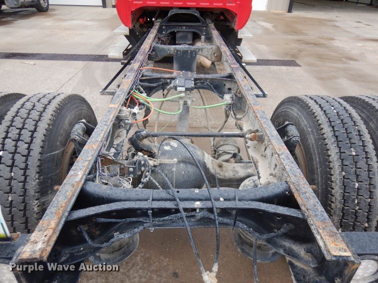 image for item JS9455 2002 Ford F650 Super Duty  truck cab and chassis