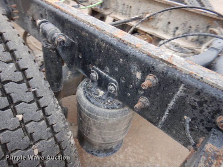 image for item JS9455 2002 Ford F650 Super Duty  truck cab and chassis