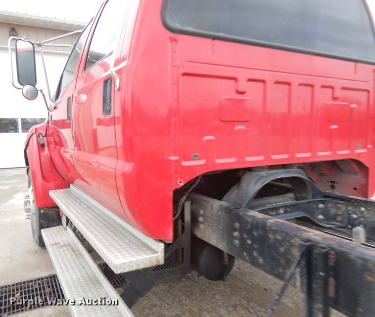 image for item JS9455 2002 Ford F650 Super Duty  truck cab and chassis