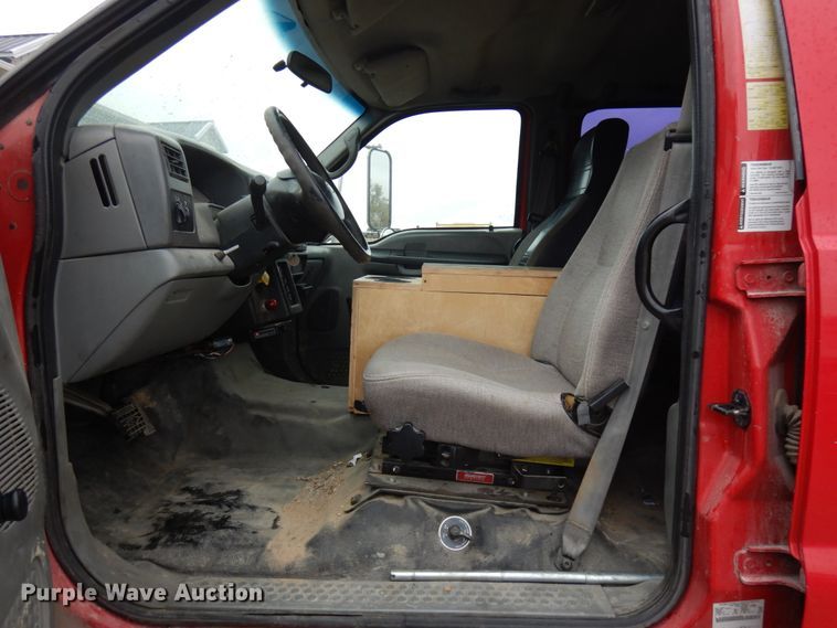 image for item JS9455 2002 Ford F650 Super Duty  truck cab and chassis