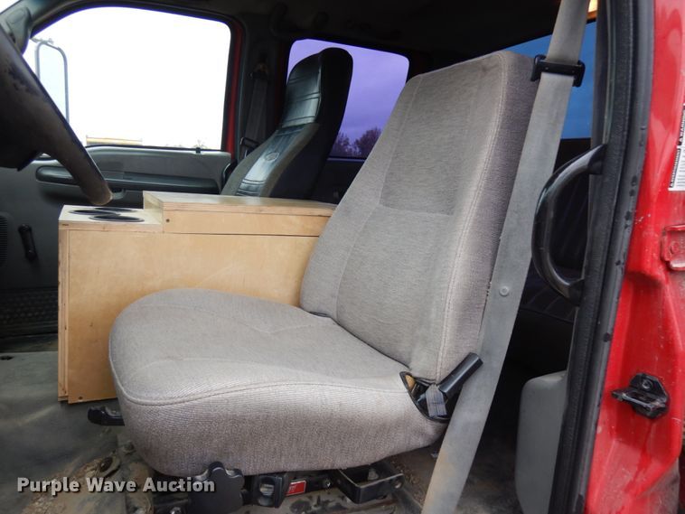 image for item JS9455 2002 Ford F650 Super Duty  truck cab and chassis