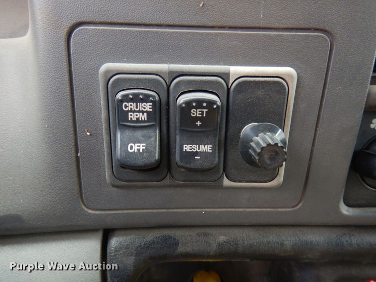 image for item JS9455 2002 Ford F650 Super Duty  truck cab and chassis