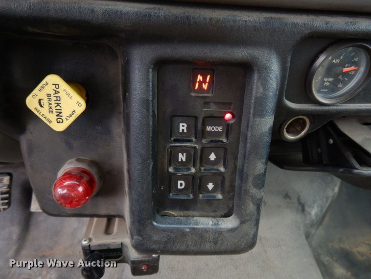 image for item JS9455 2002 Ford F650 Super Duty  truck cab and chassis