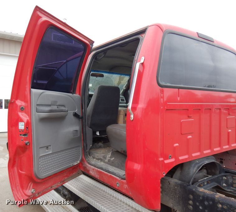 image for item JS9455 2002 Ford F650 Super Duty  truck cab and chassis