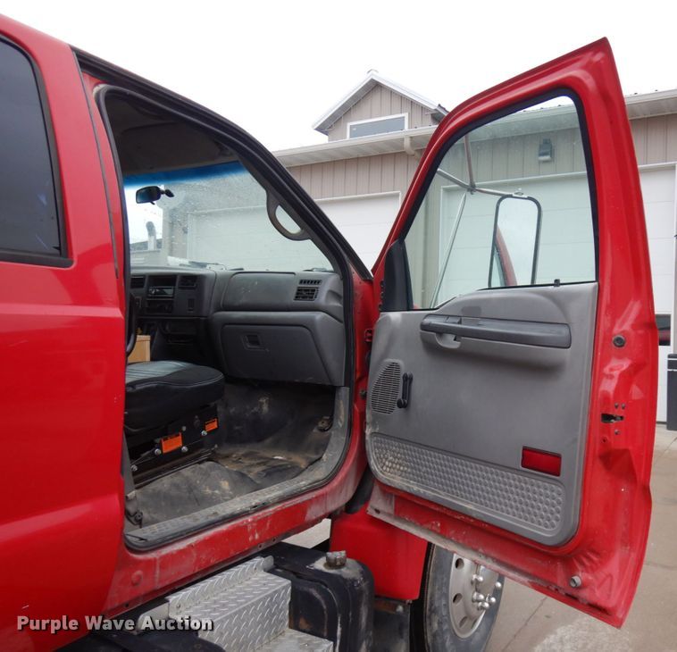 image for item JS9455 2002 Ford F650 Super Duty  truck cab and chassis