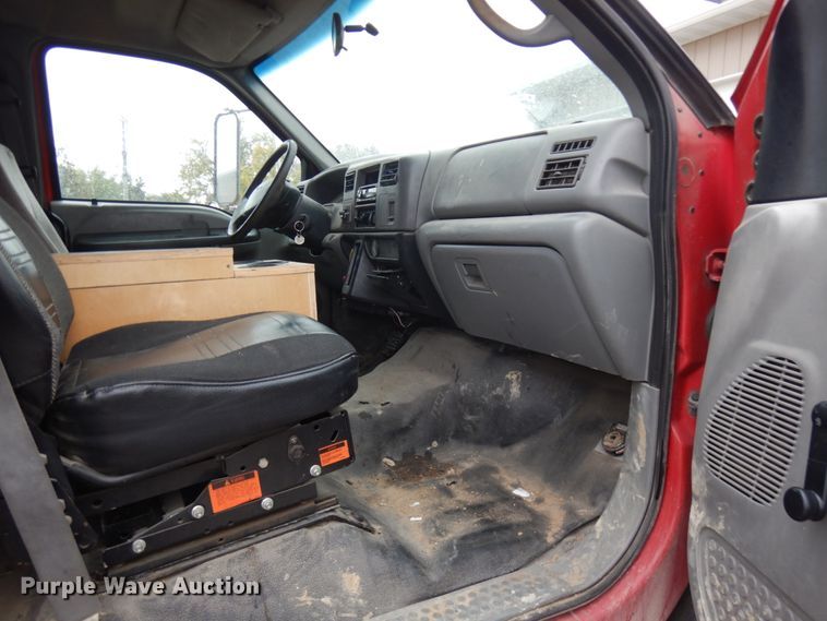 image for item JS9455 2002 Ford F650 Super Duty  truck cab and chassis