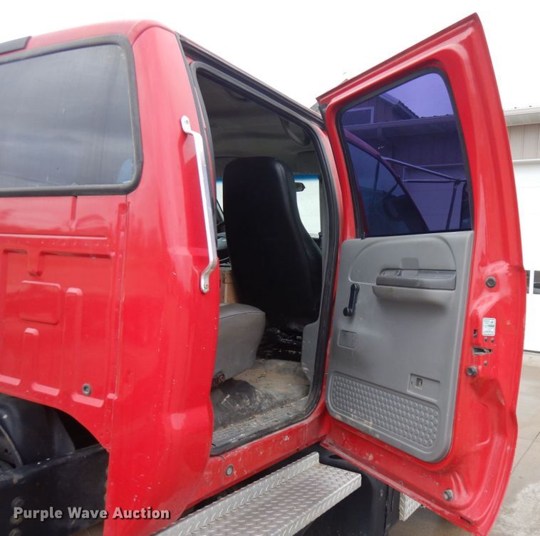 image for item JS9455 2002 Ford F650 Super Duty  truck cab and chassis