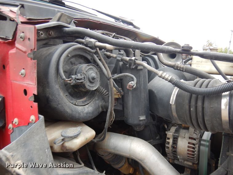 image for item JS9455 2002 Ford F650 Super Duty  truck cab and chassis