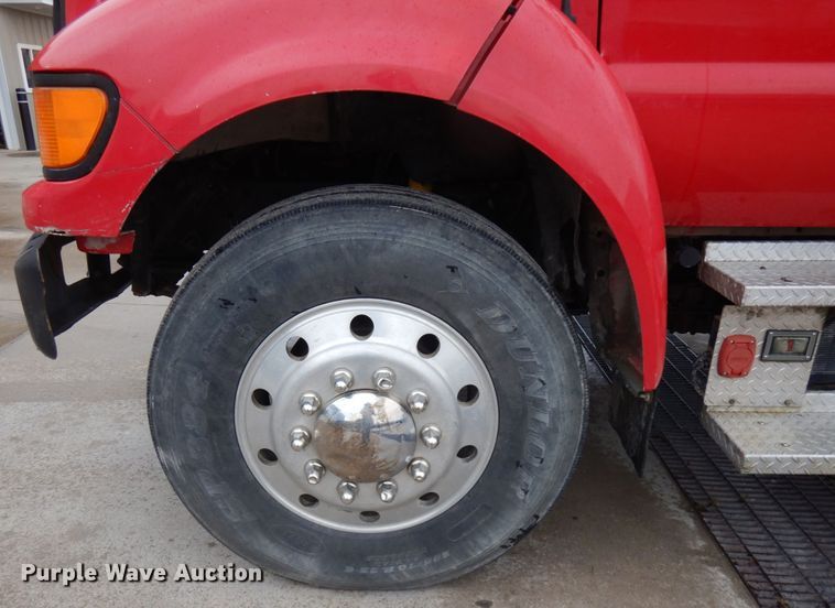 image for item JS9455 2002 Ford F650 Super Duty  truck cab and chassis