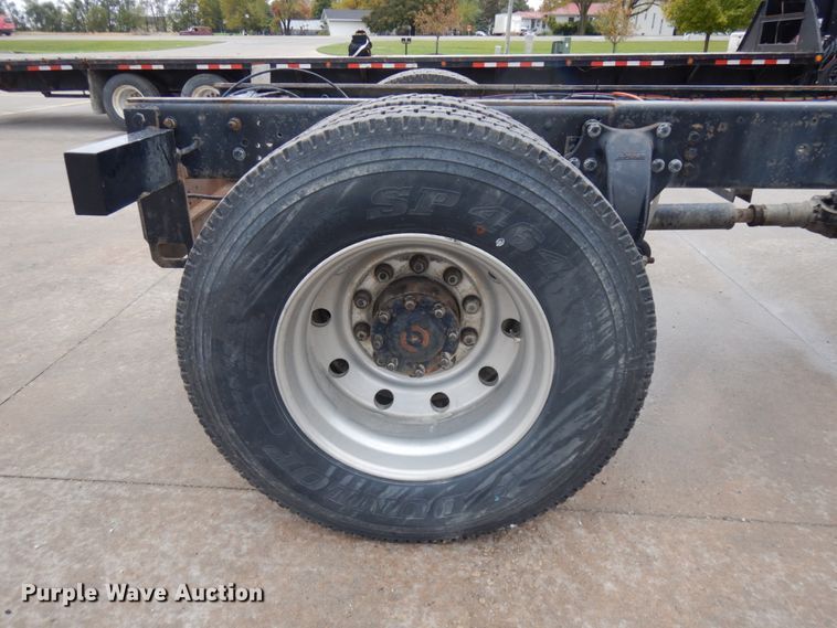 image for item JS9455 2002 Ford F650 Super Duty  truck cab and chassis