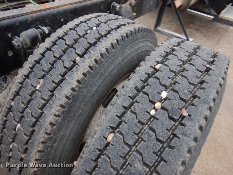 image for item JS9455 2002 Ford F650 Super Duty  truck cab and chassis