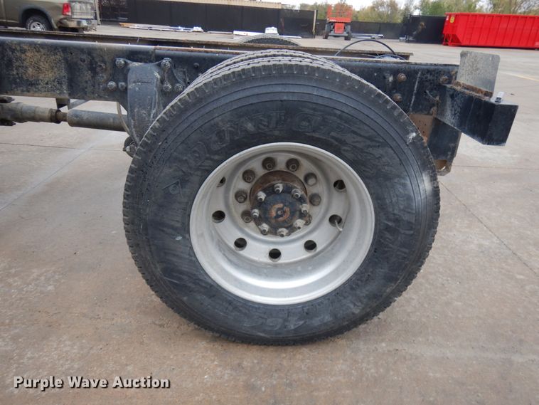 image for item JS9455 2002 Ford F650 Super Duty  truck cab and chassis