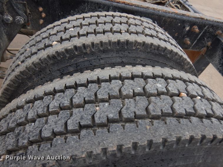 image for item JS9455 2002 Ford F650 Super Duty  truck cab and chassis