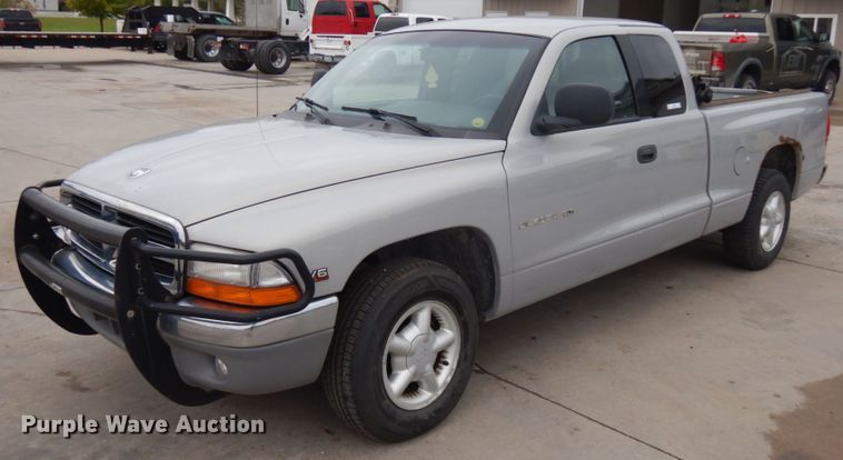 image for item JS9457 1999 Dodge Dakota  Crew Cab pickup truck