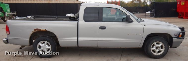 image for item JS9457 1999 Dodge Dakota  Crew Cab pickup truck
